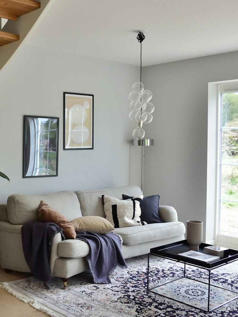 Handloom rug woven in India using traditional handloom techniques